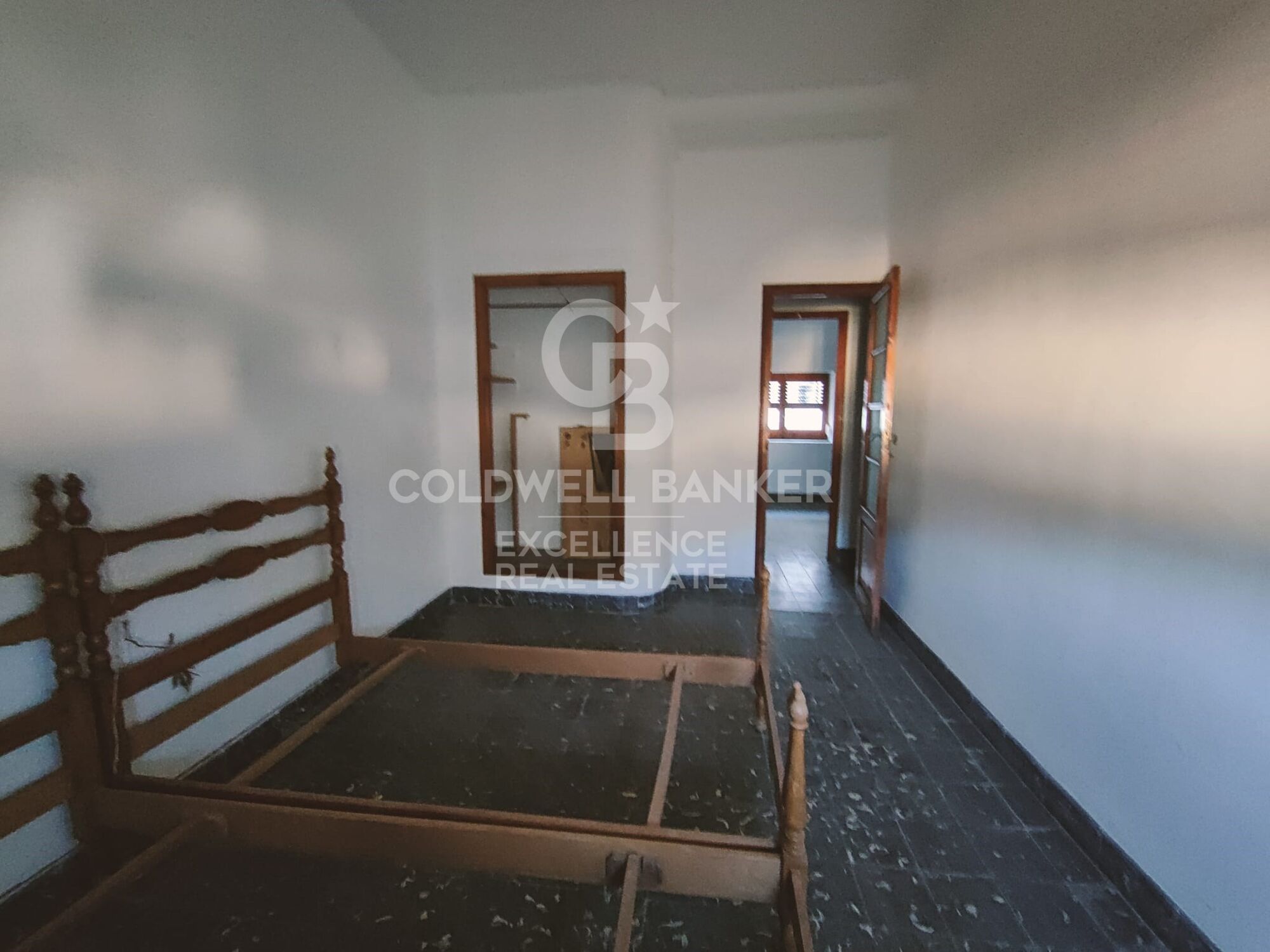 Stunning mansion in montanejos with great hotel potential and panoramic terrace.