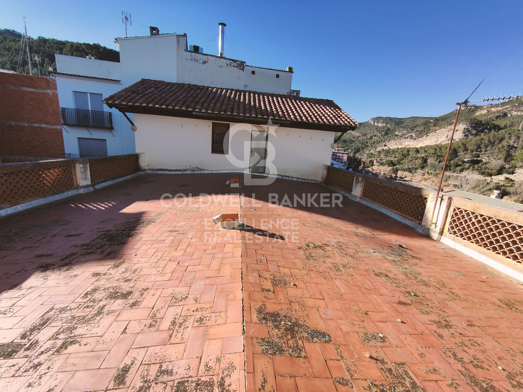 Stunning mansion in montanejos with great hotel potential and panoramic terrace.