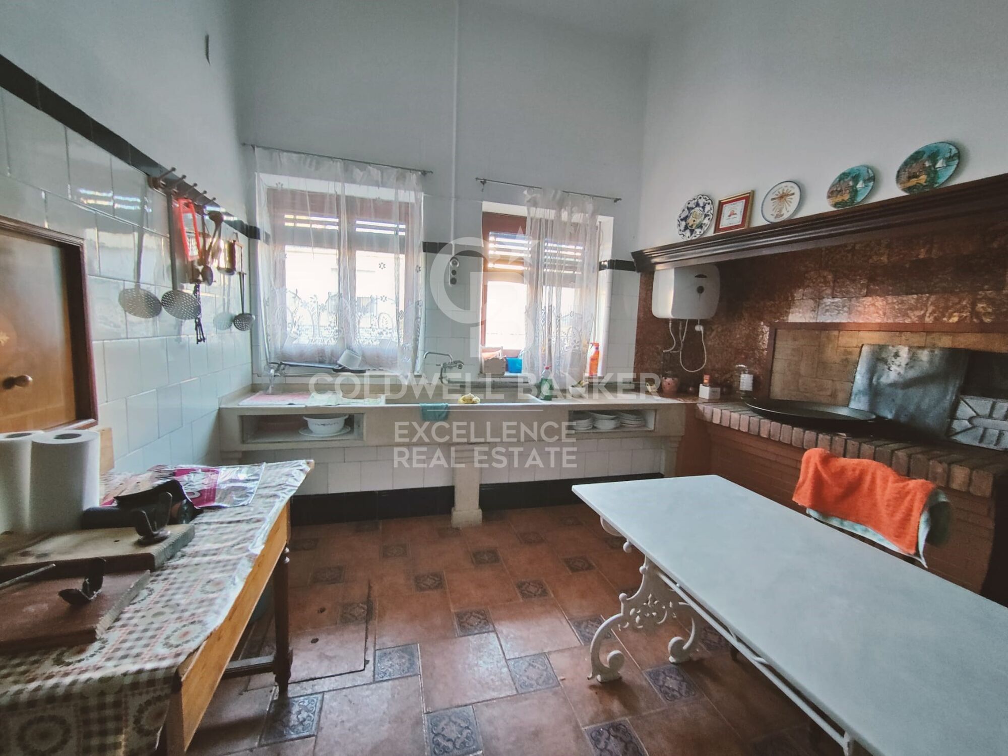 Stunning mansion in montanejos with great hotel potential and panoramic terrace.