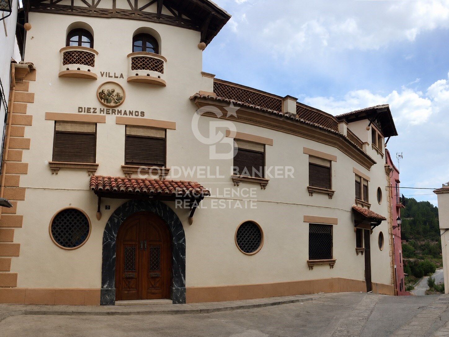 Stunning mansion in montanejos with great hotel potential and panoramic terrace.
