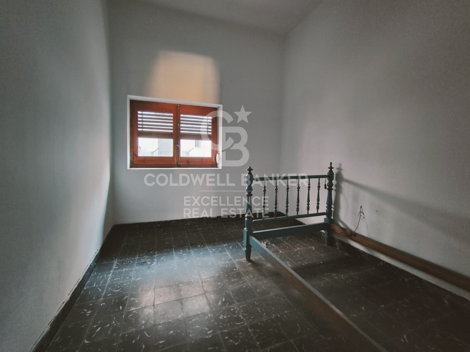 Stunning mansion in montanejos with great hotel potential and panoramic terrace.