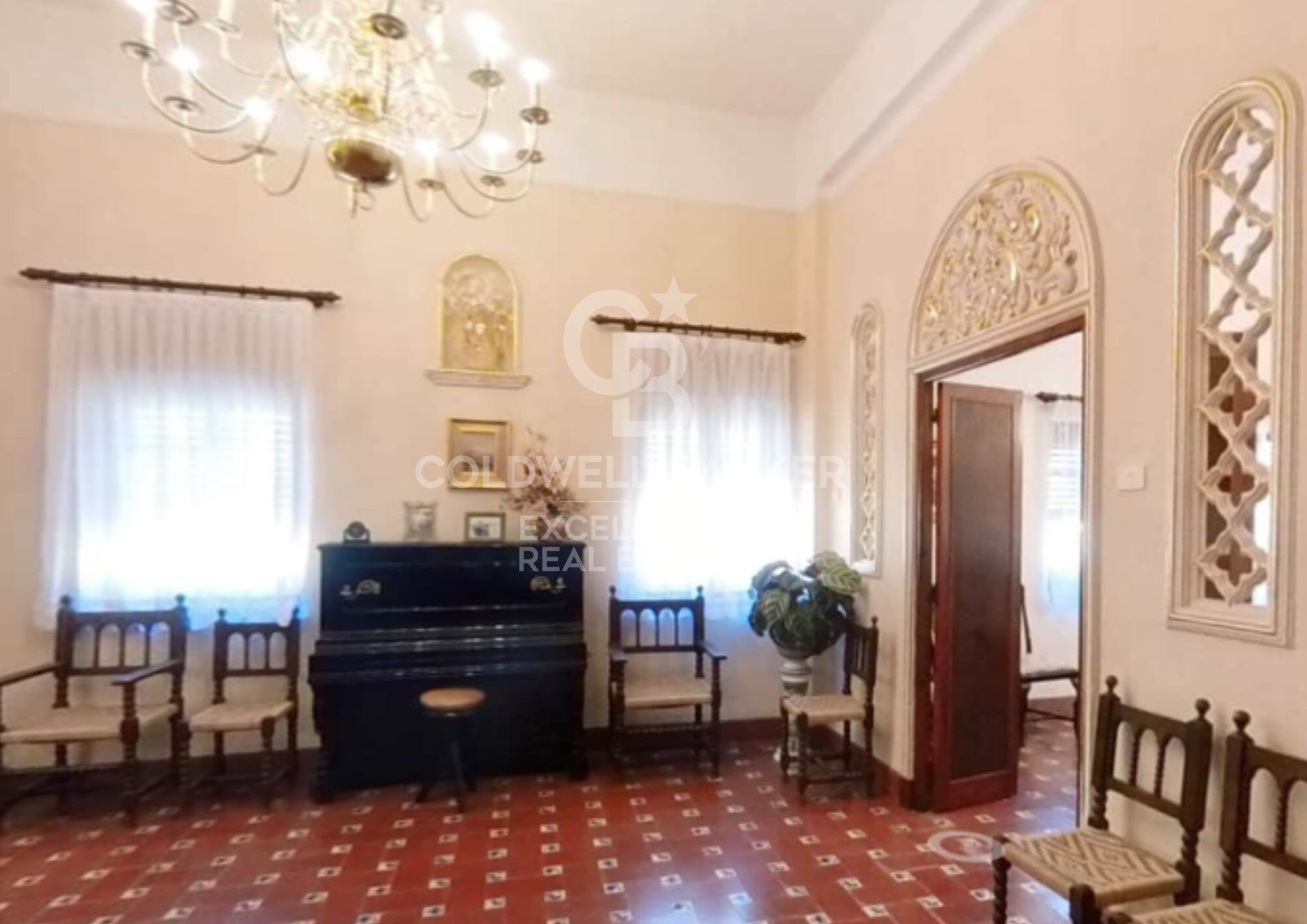 Impresionante casa en Montanejos con gran potencial hotelero y terraza panorámica.