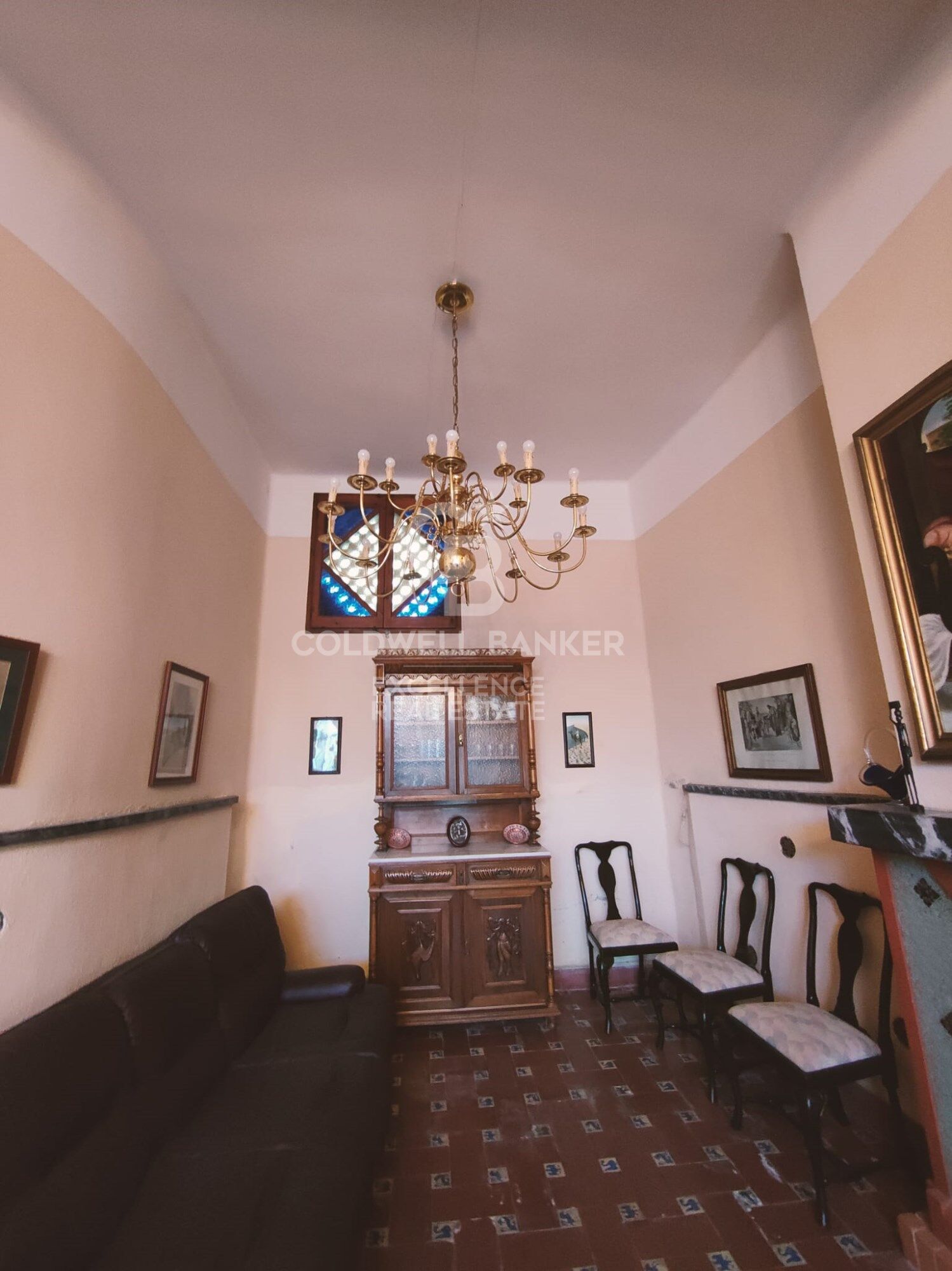Impresionante casa en Montanejos con gran potencial hotelero y terraza panorámica.
