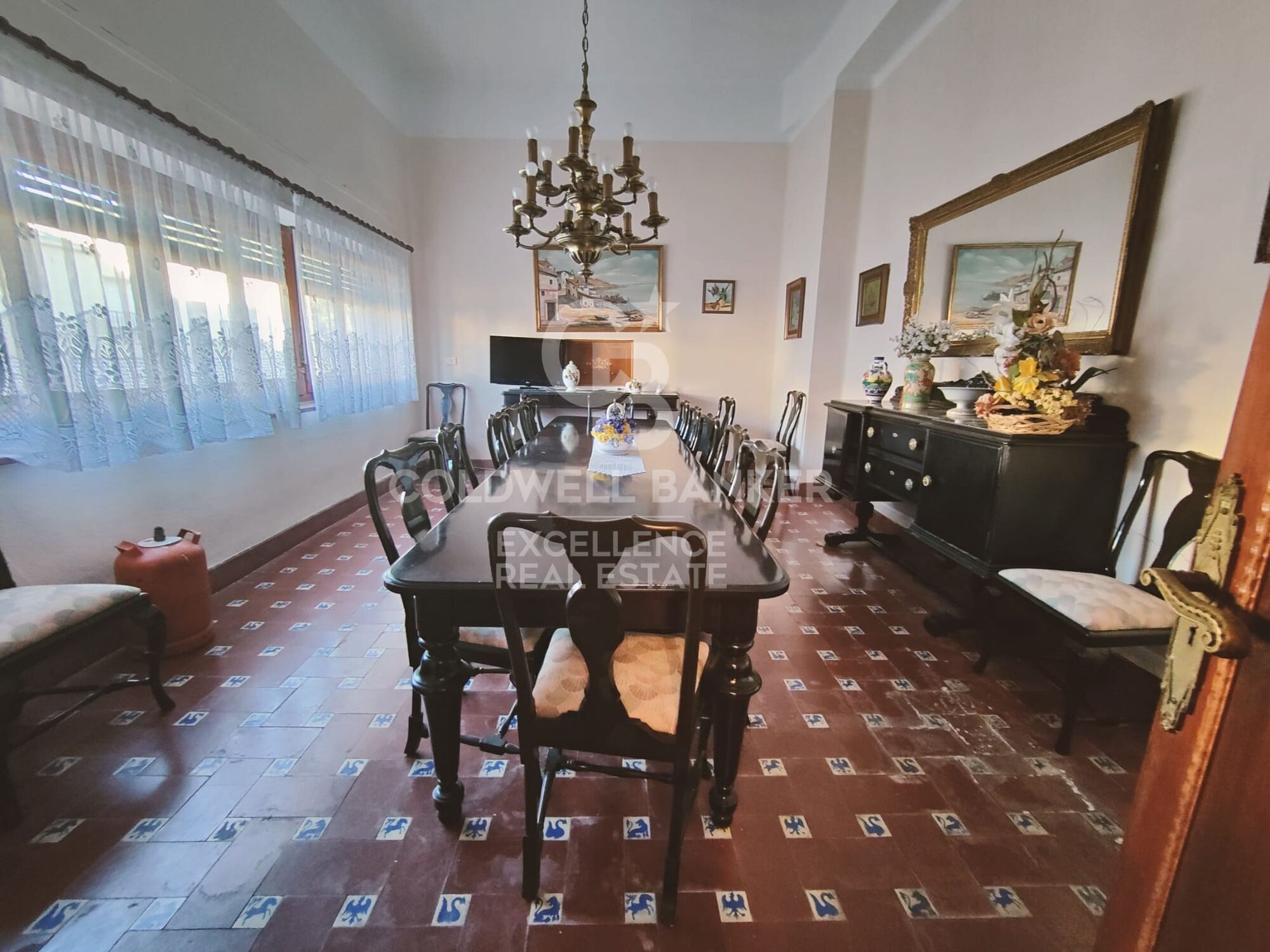 Impresionante casa en Montanejos con gran potencial hotelero y terraza panorámica.
