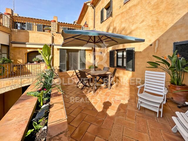 Elegantes Haus aus dem achtzehnten Jahrhundert zum Verkauf in Castelló d'Empúries, Costa Brava