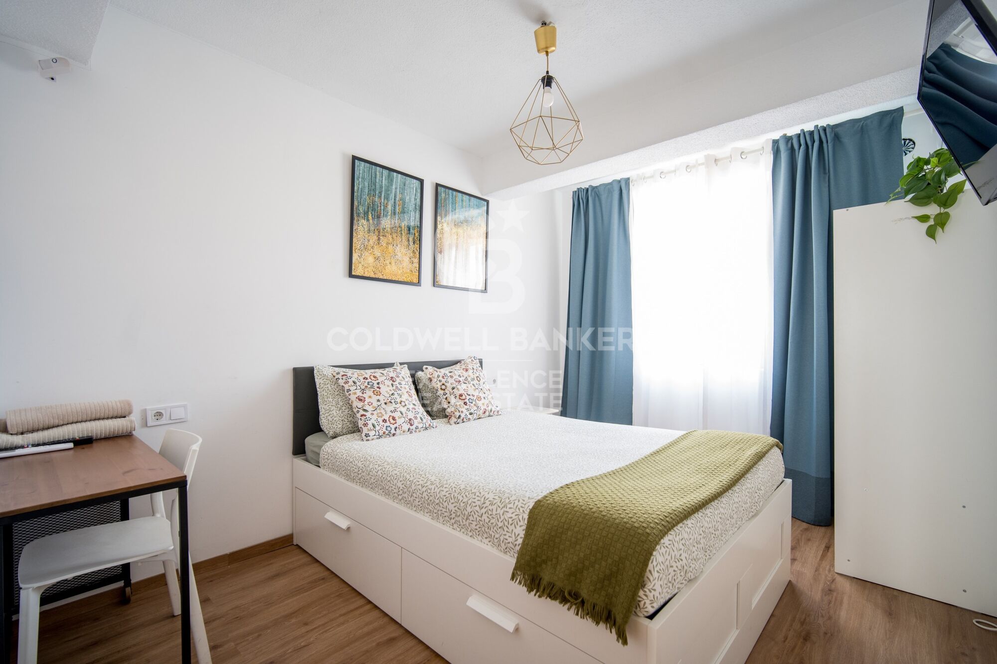 Hostal con licencia turística y rentabilidad del 10% en Valencia.