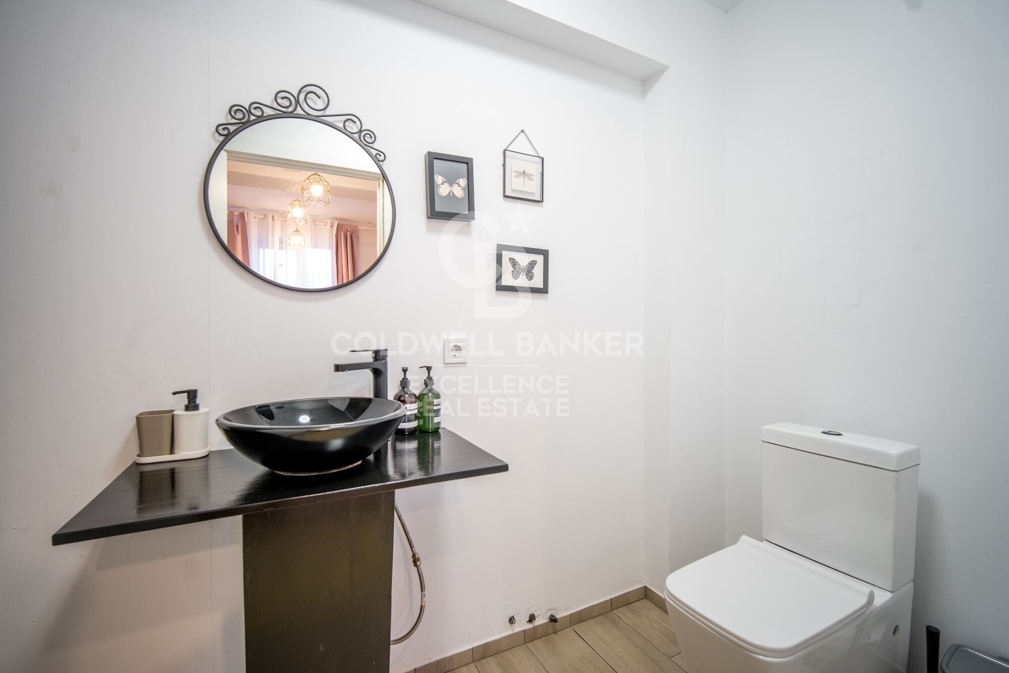 Tourist hostel with tourist license and 10% roi in Valencia.
