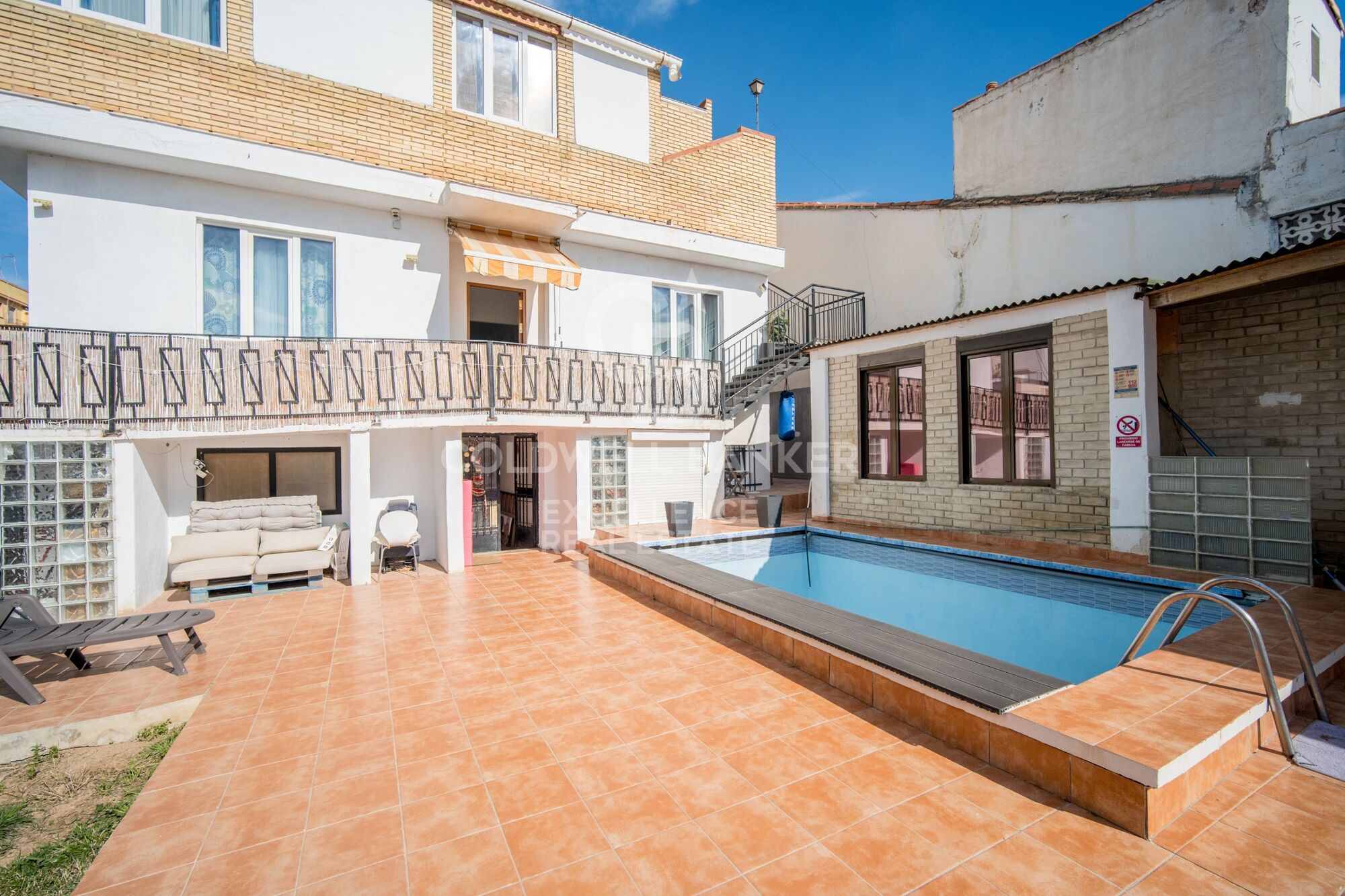 Tourist hostel with tourist license and 10% roi in Valencia.