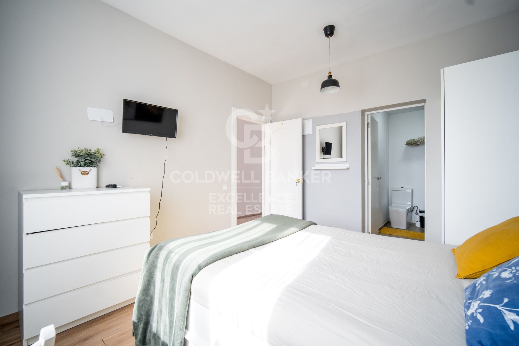 Tourist hostel with tourist license and 10% roi in Valencia.