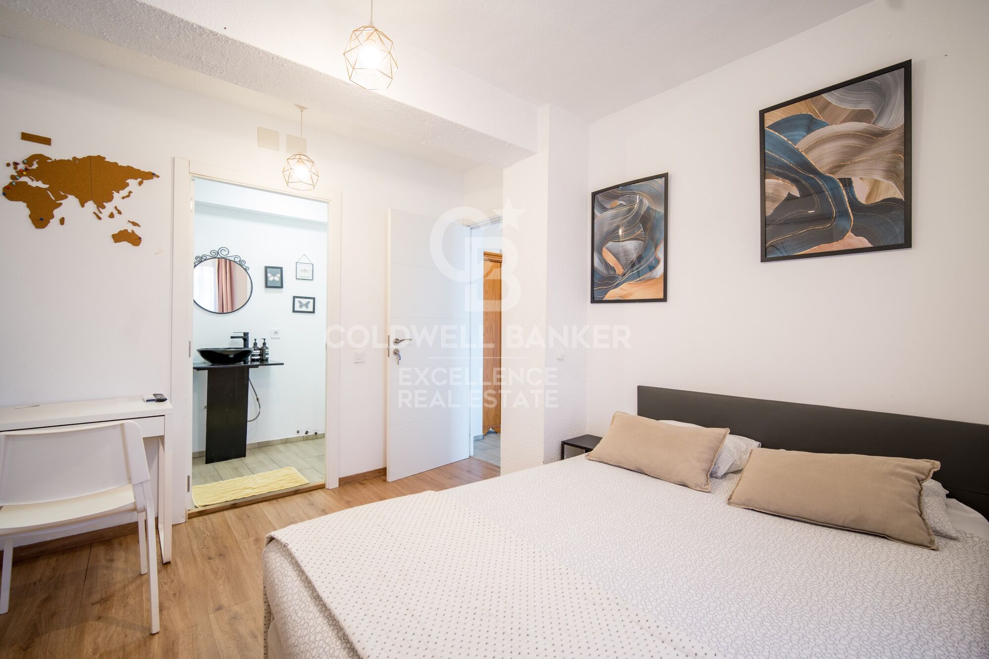 Tourist hostel with tourist license and 10% roi in Valencia.