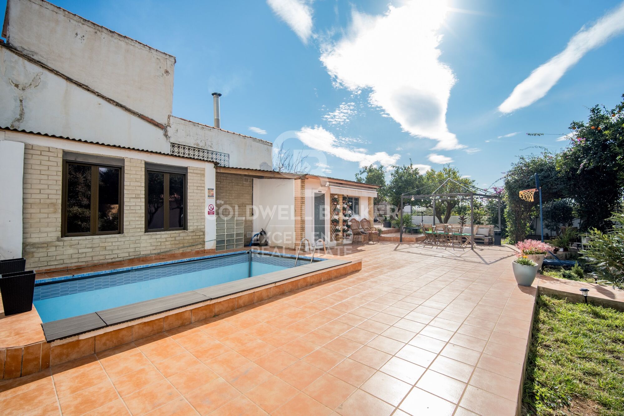 Tourist hostel with tourist license and 10% roi in Valencia.