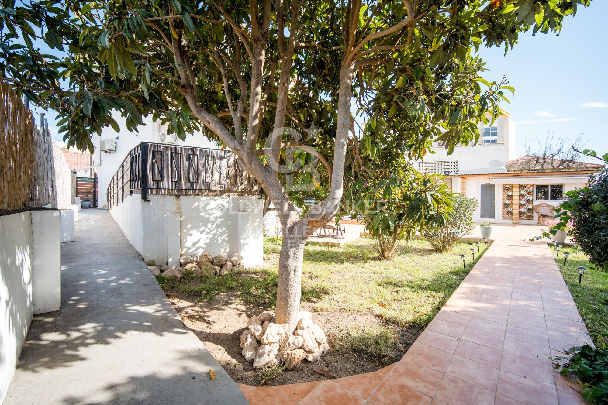 Tourist hostel with tourist license and 10% roi in Valencia.
