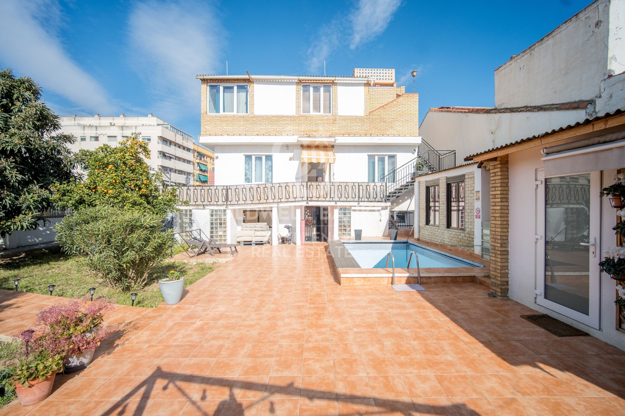 Tourist hostel with tourist license and 10% roi in Valencia.