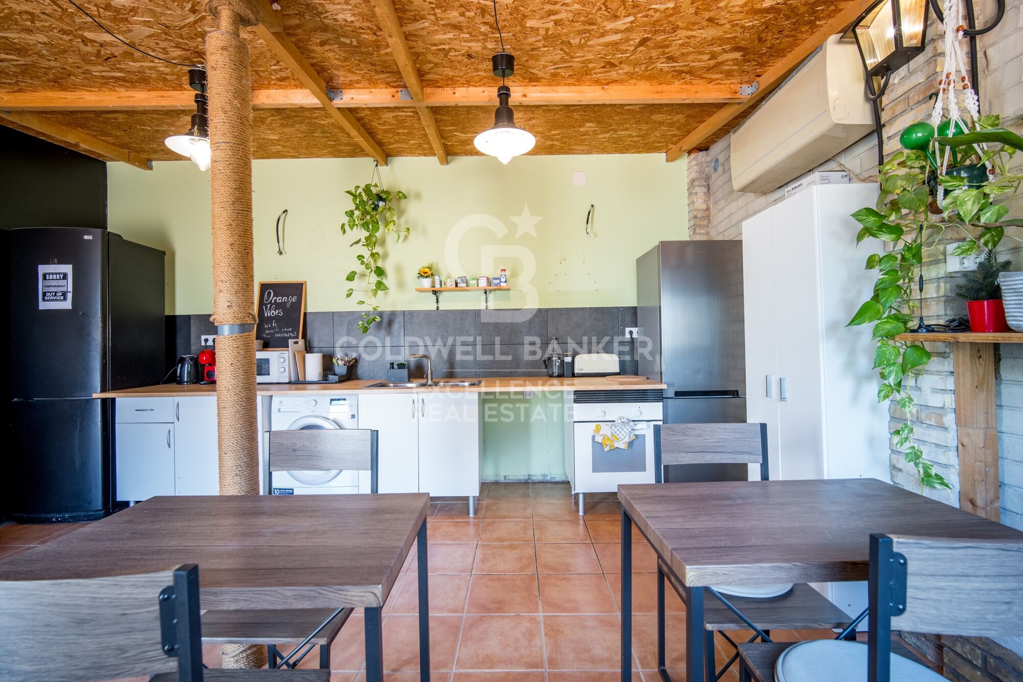 Tourist hostel with tourist license and 10% roi in Valencia.
