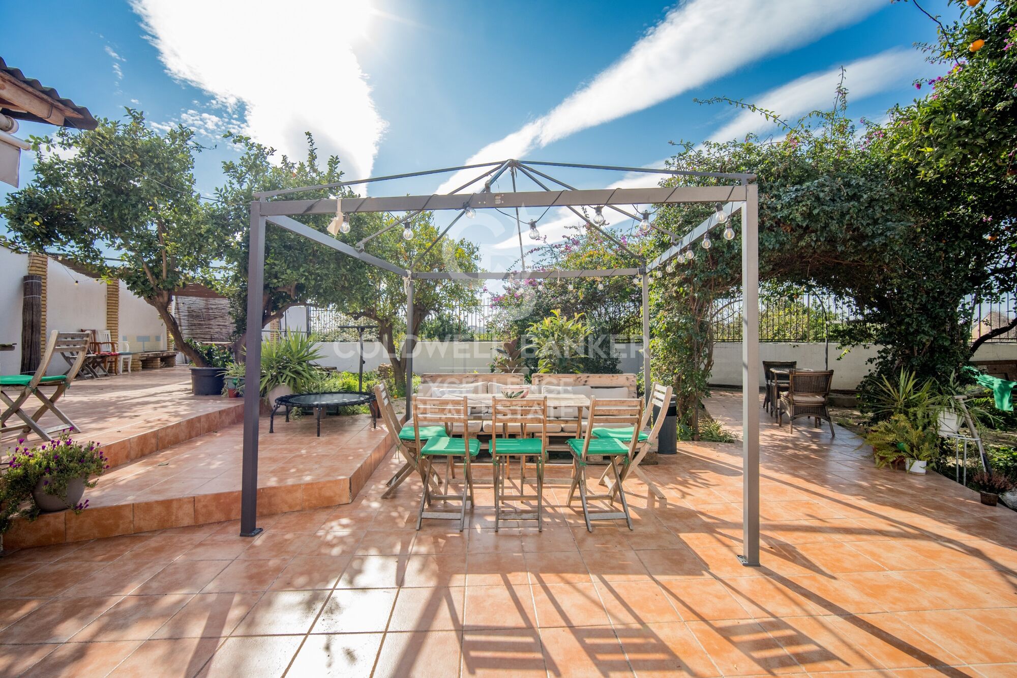 Tourist hostel with tourist license and 10% roi in Valencia.