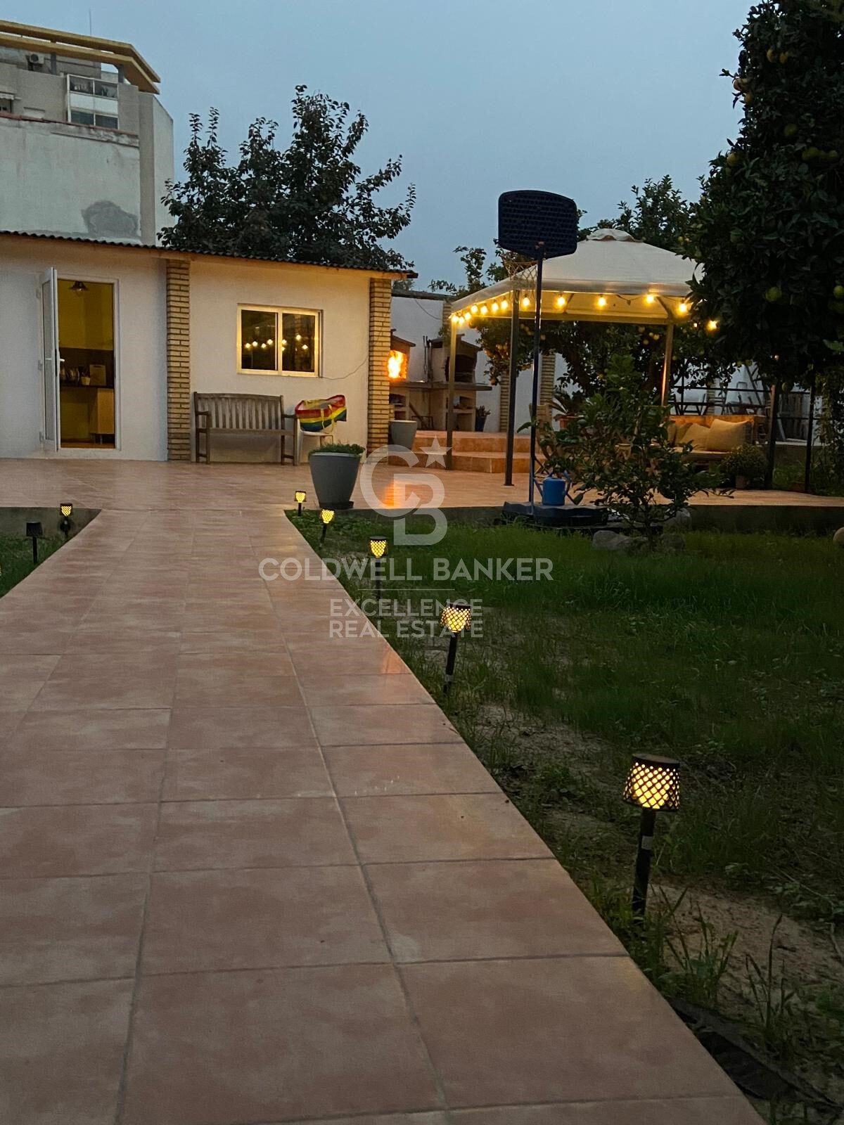 Tourist hostel with tourist license and 10% roi in Valencia.