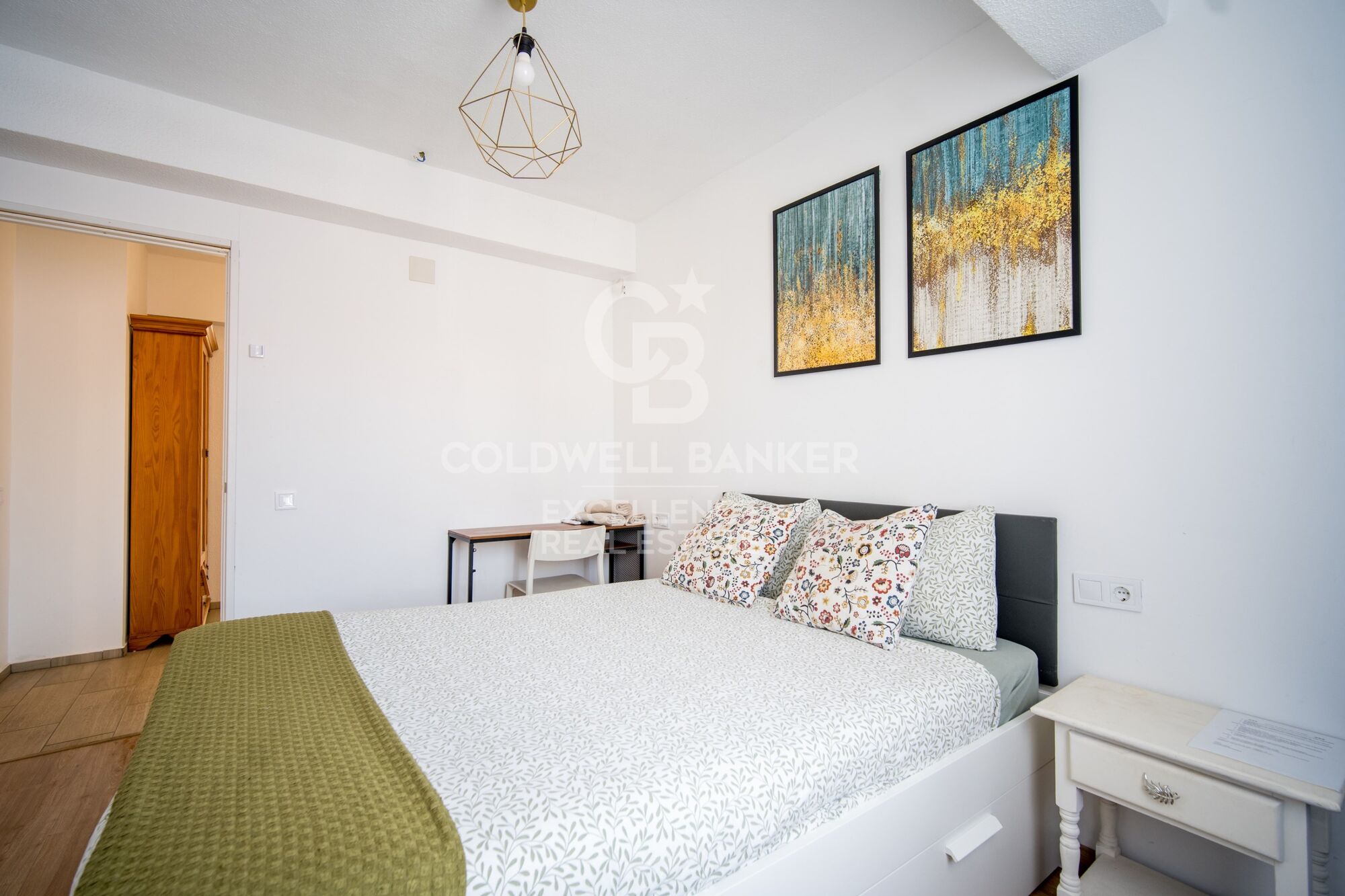 Tourist hostel with tourist license and 10% roi in Valencia.