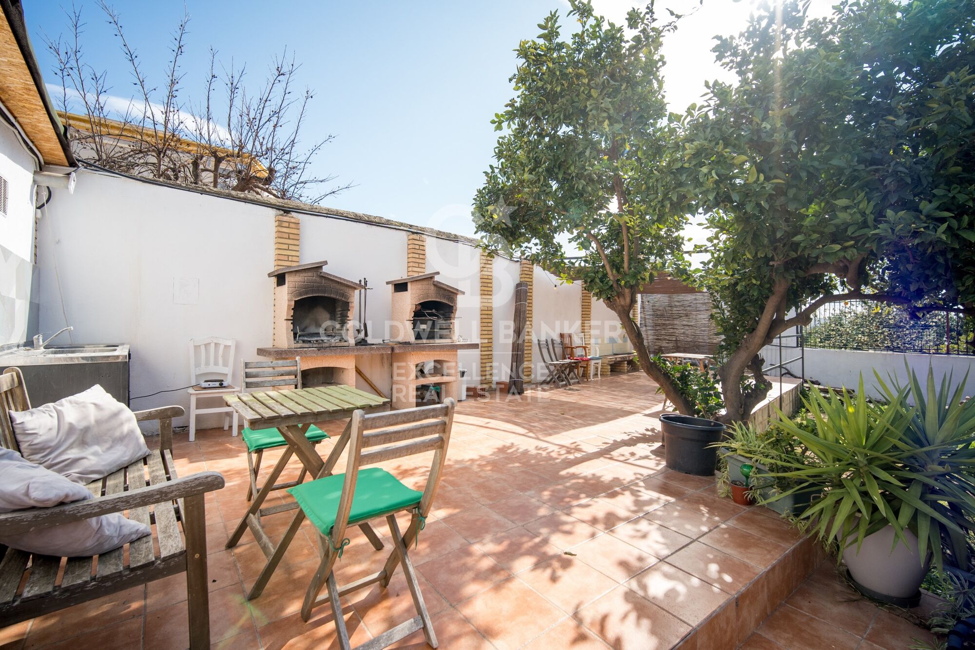Tourist hostel with tourist license and 10% roi in Valencia.