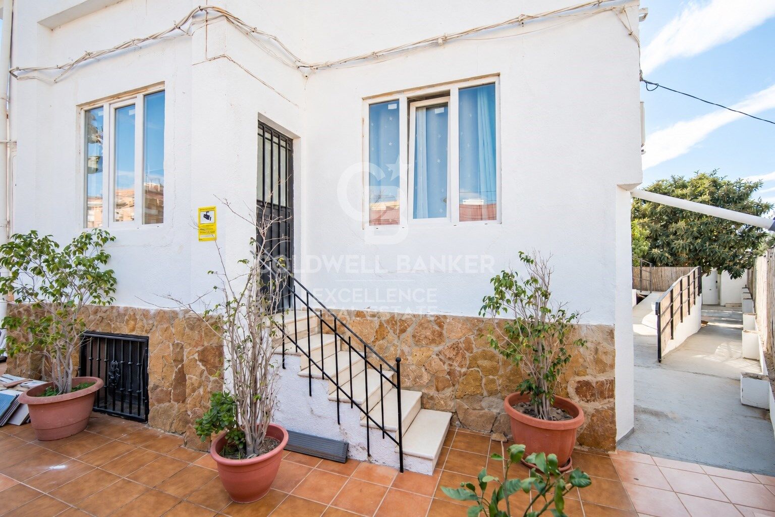 Hostal con licencia turística y rentabilidad del 10% en Valencia.