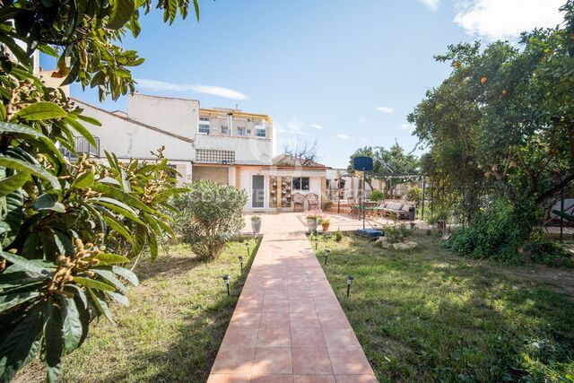 Touristenhostel mit tourismuslizenz und 13 % rendite in Valencia.