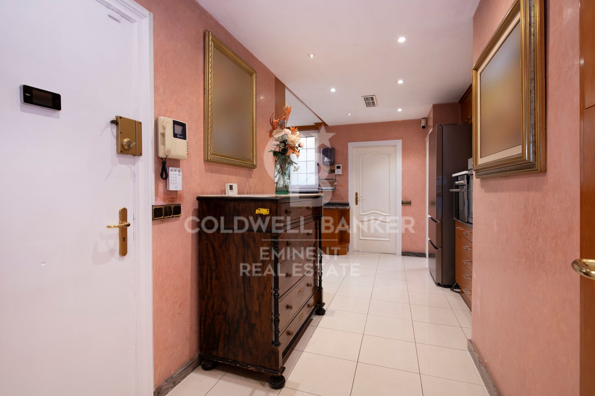 Magnificent property in Turó Park with parking space.