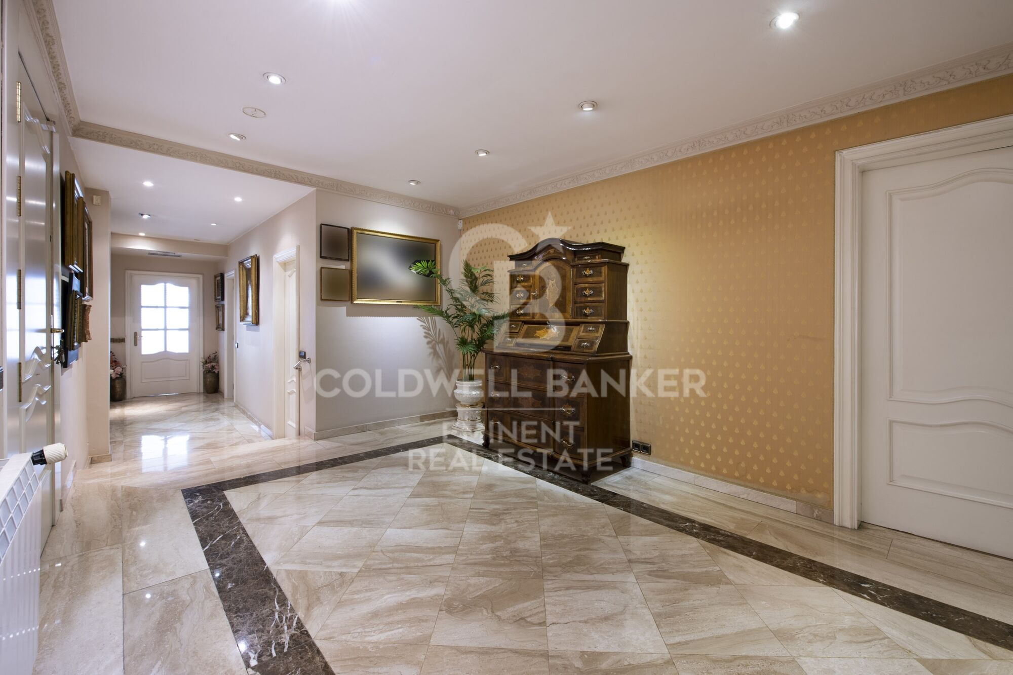 Magnificent property in Turó Park with parking space.