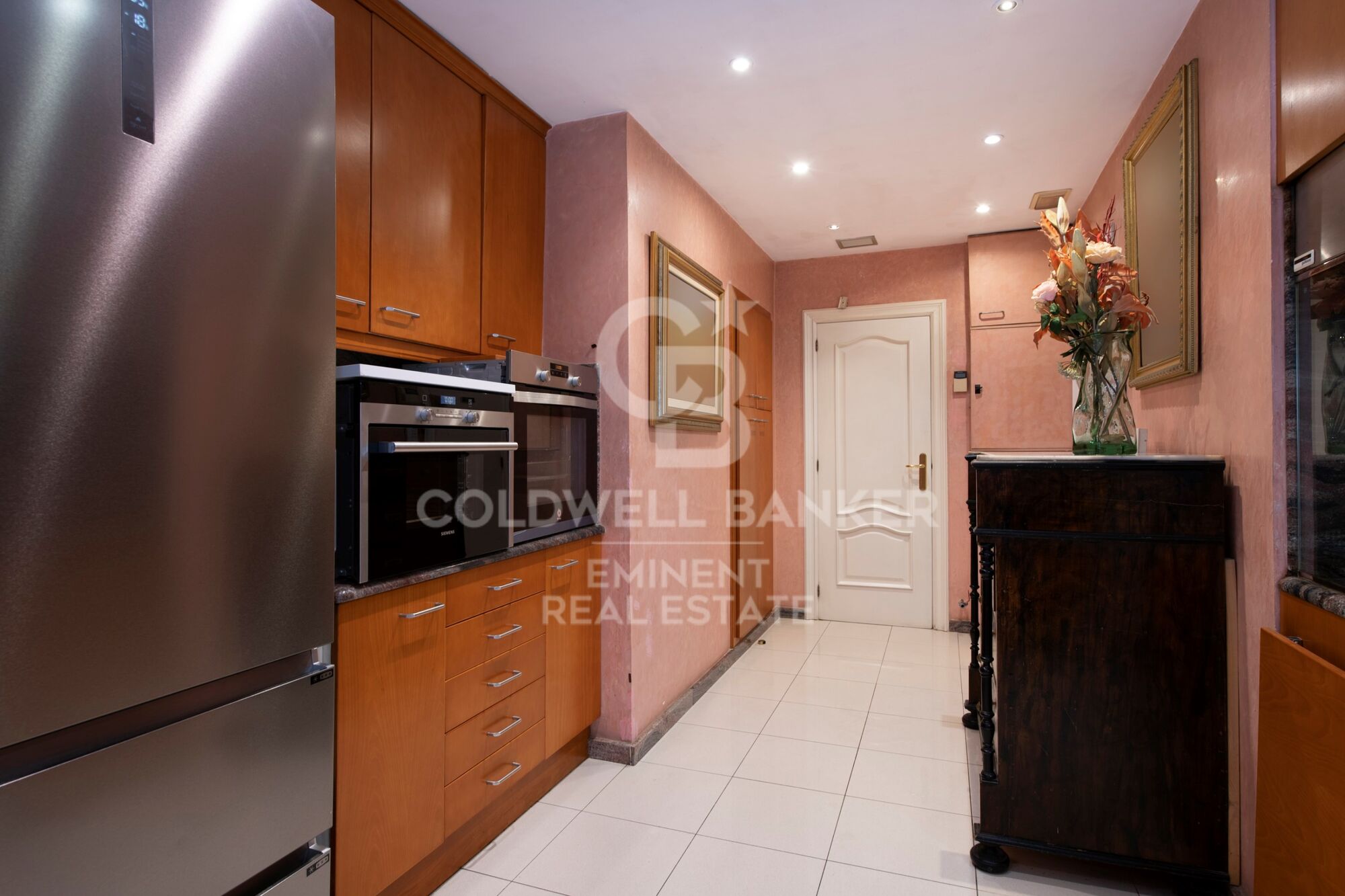 Magnificent property in Turó Park with parking space.