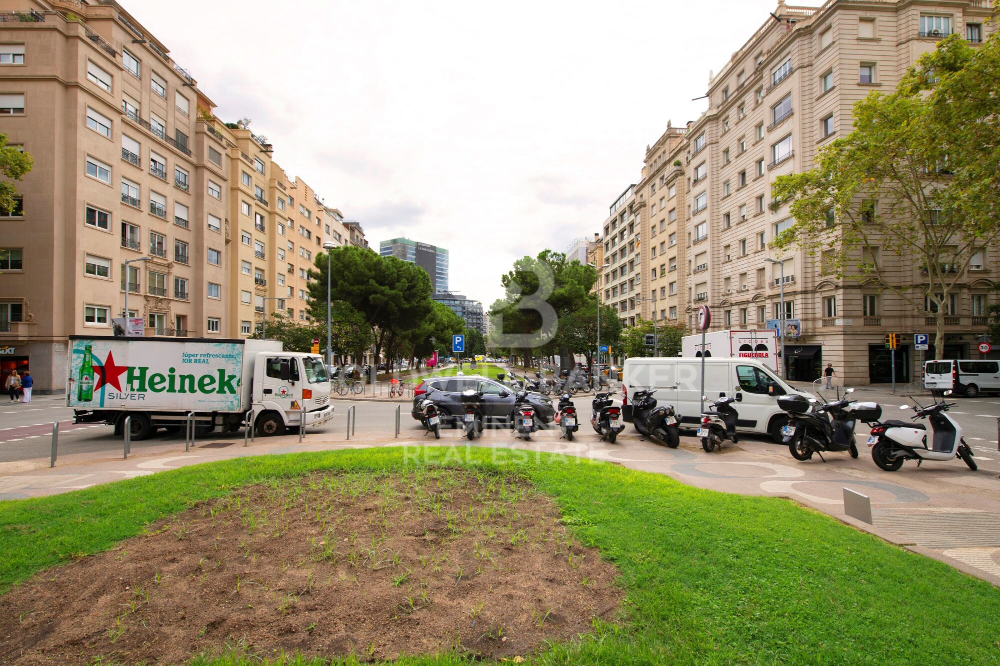 Prächtige Immobilie im Turó Park mit Parkplatz.