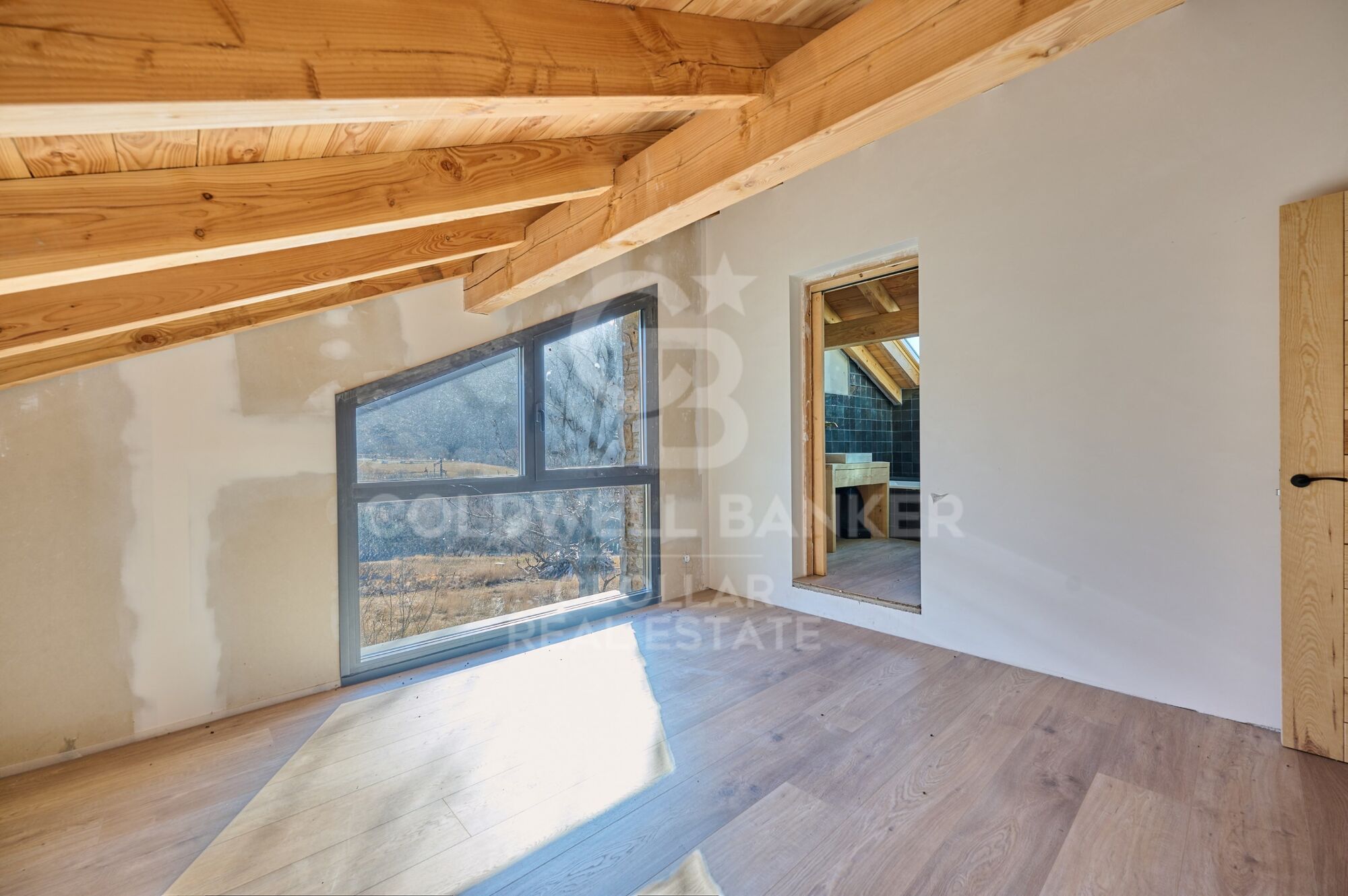 Casa independiente con jardín y vistas