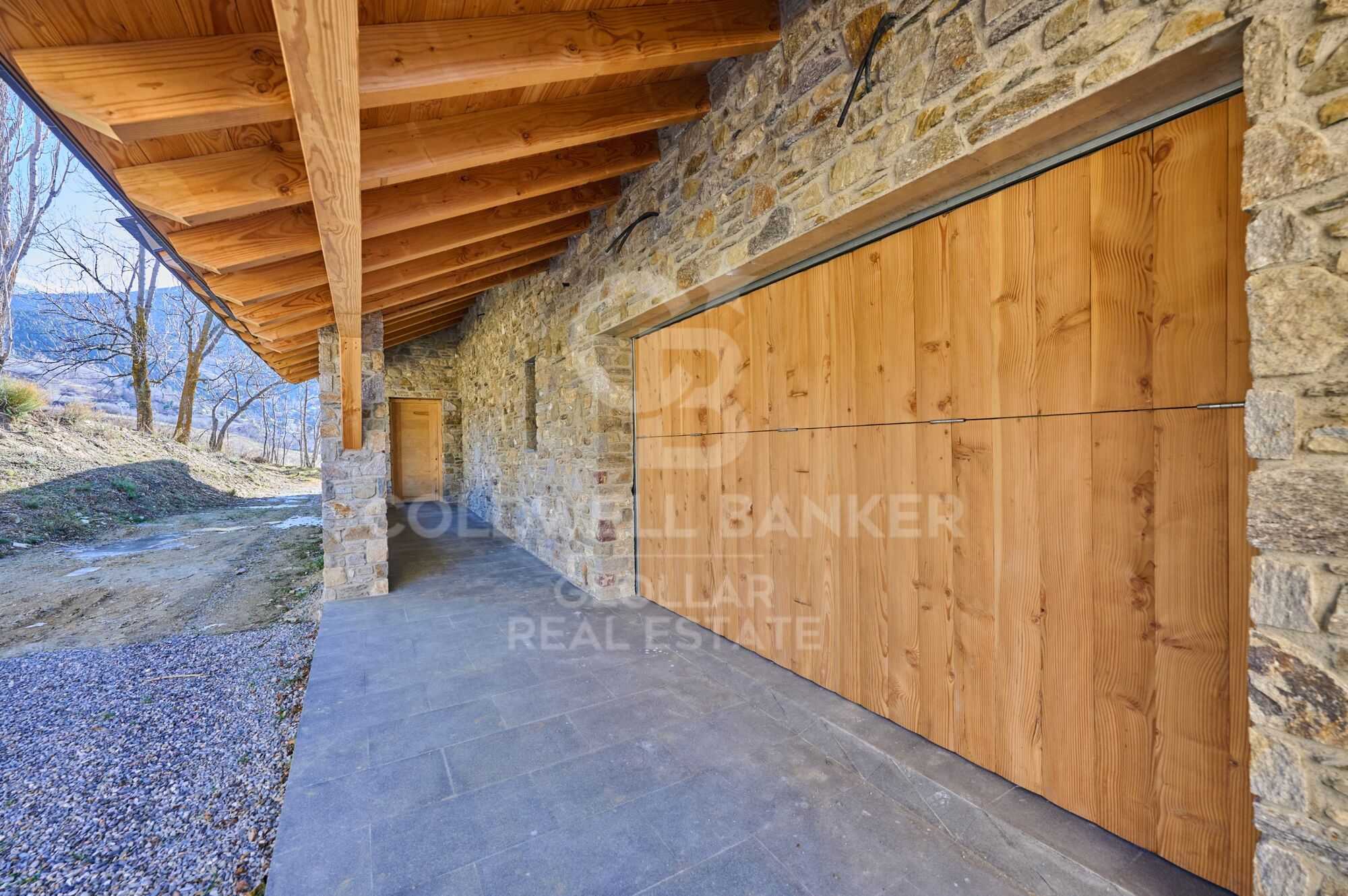 Casa independiente con jardín y vistas