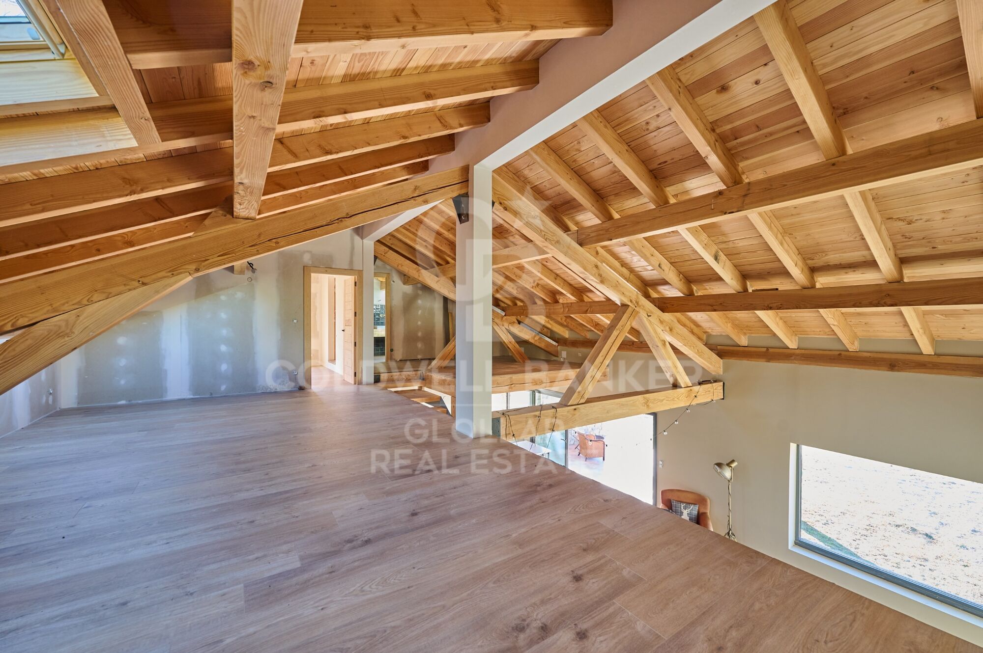 Casa independiente con jardín y vistas