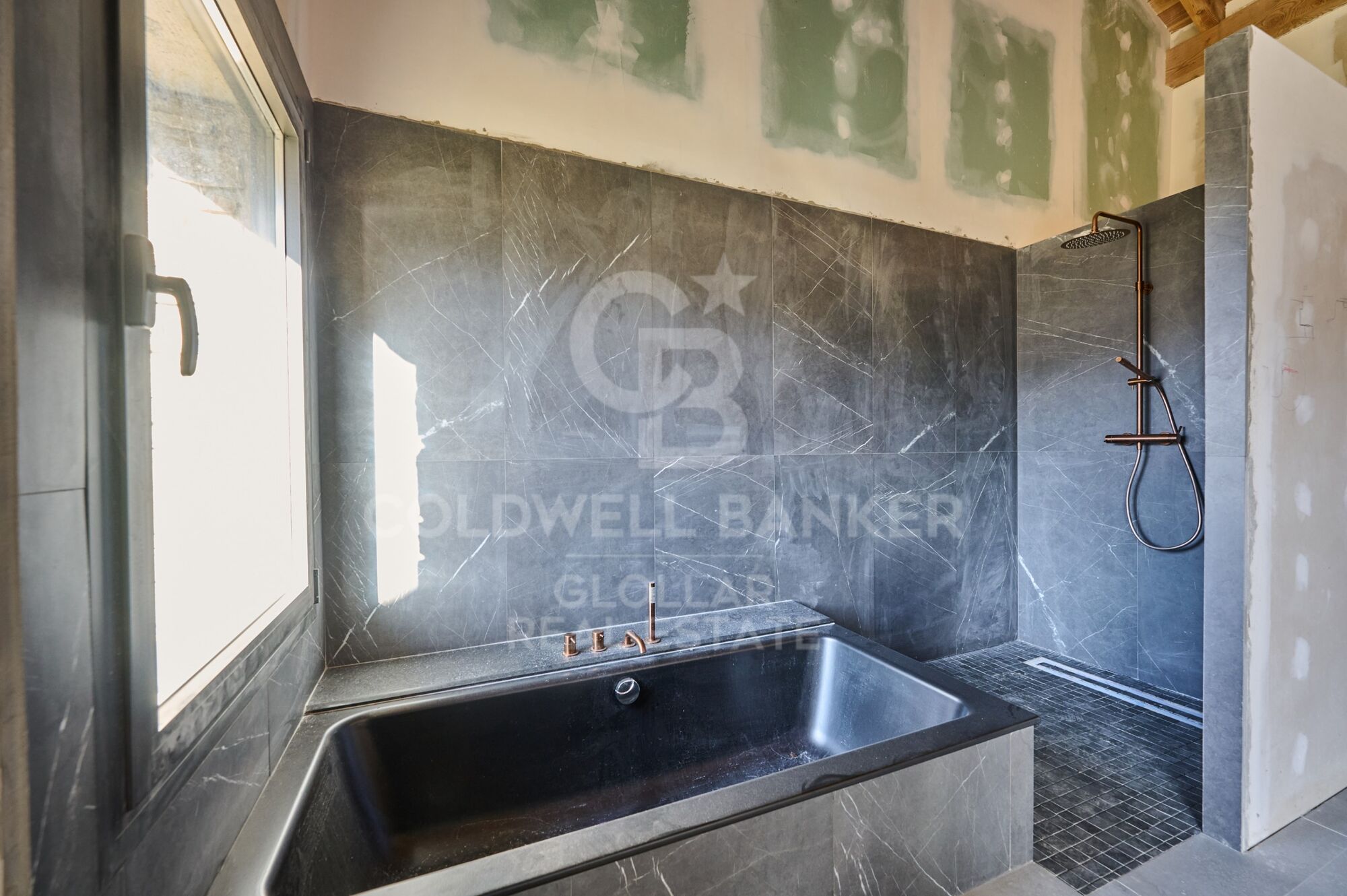 House 3 Bedrooms Sale Llo