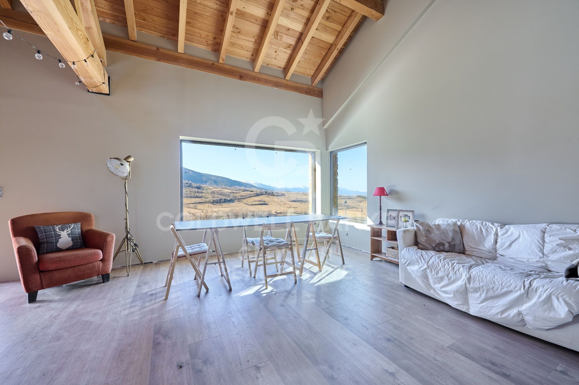 Casa independiente con jardín y vistas