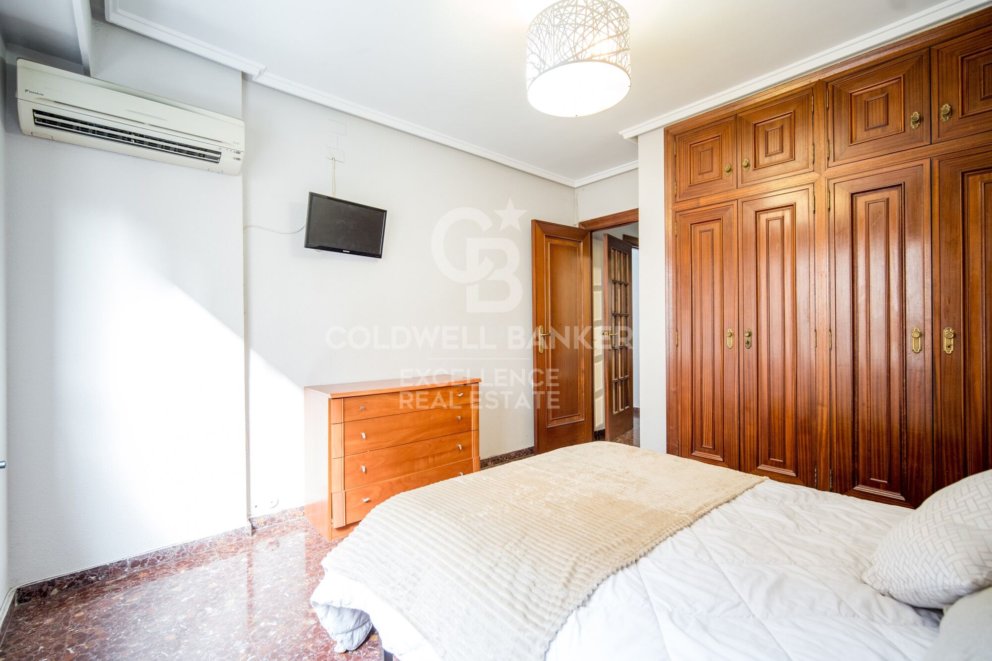 Property Next to the Turia Gardens - 110 m² with Balcony and 4 Bedrooms