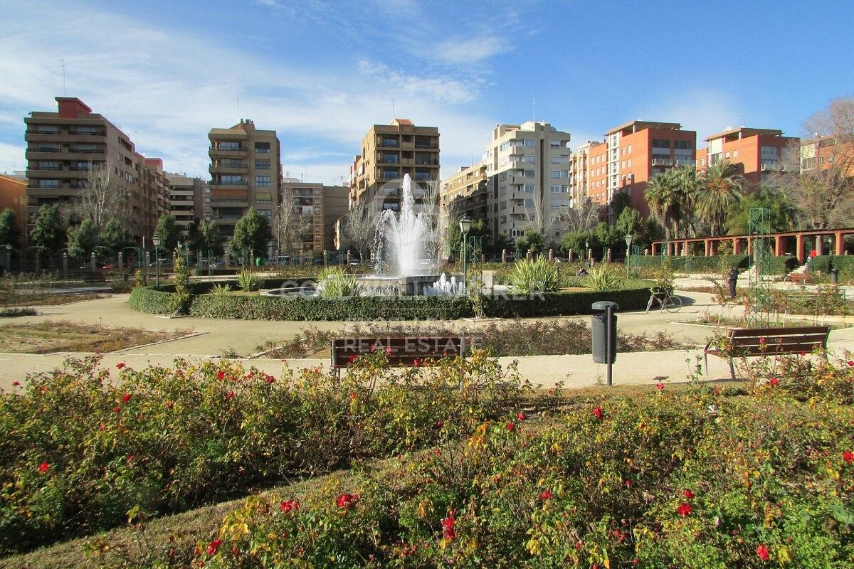 Property Next to the Turia Gardens - 110 m² with Balcony and 4 Bedrooms