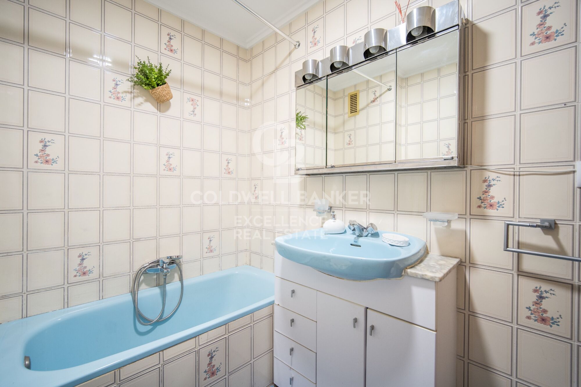 Vivienda junto a los jardines del Turia de 110m2 con balcón y 4 dormitorios.