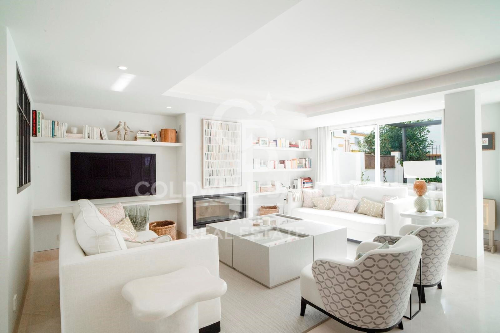 Villa adosada junto a la playa en la Milla de Oro de Marbella