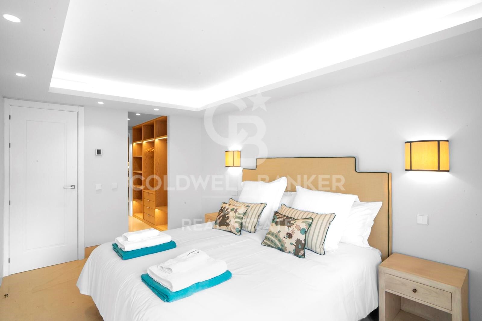 Villa adosada junto a la playa en la Milla de Oro de Marbella