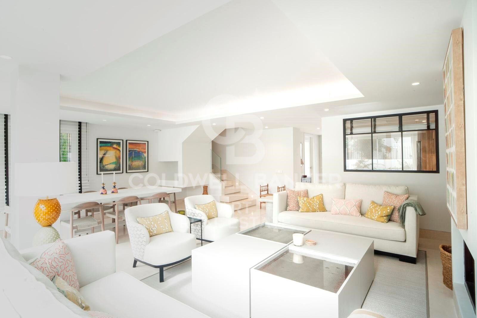 Villa adosada junto a la playa en la Milla de Oro de Marbella