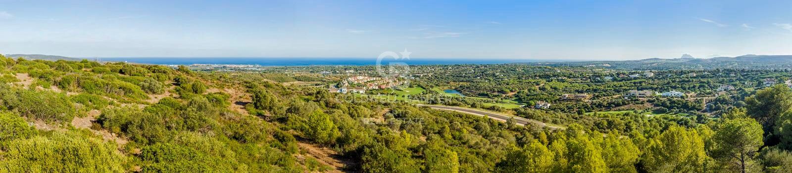Sieben einzigartige Grundstücke mit herrlichem Blick auf die Küste von Sotogrande