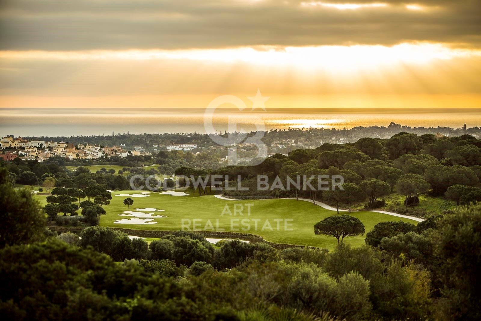 Sieben einzigartige Grundstücke mit herrlichem Blick auf die Küste von Sotogrande
