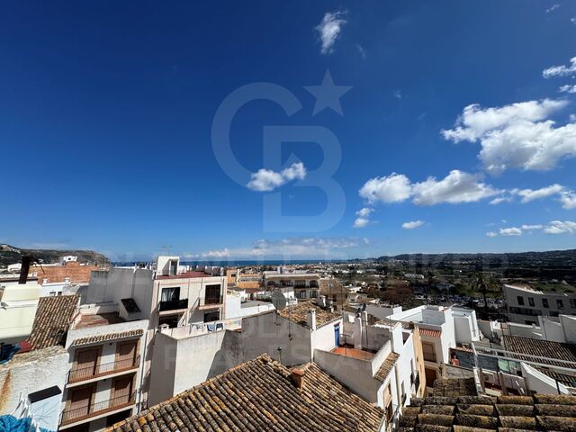 Haus im historischen Zentrum von Jávea für Boutique Hotel mit Dachterrasse mit Blick auf das Meer