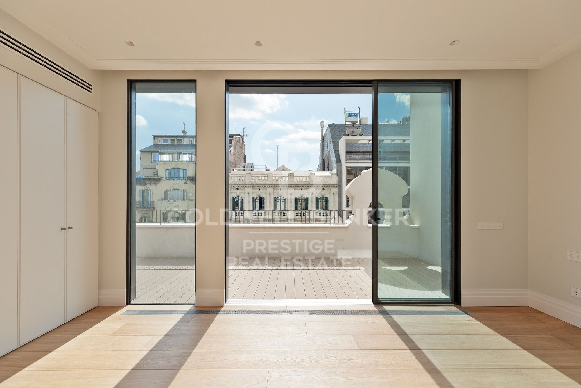 Luxury penthouse with terrace for sale in Barcelona