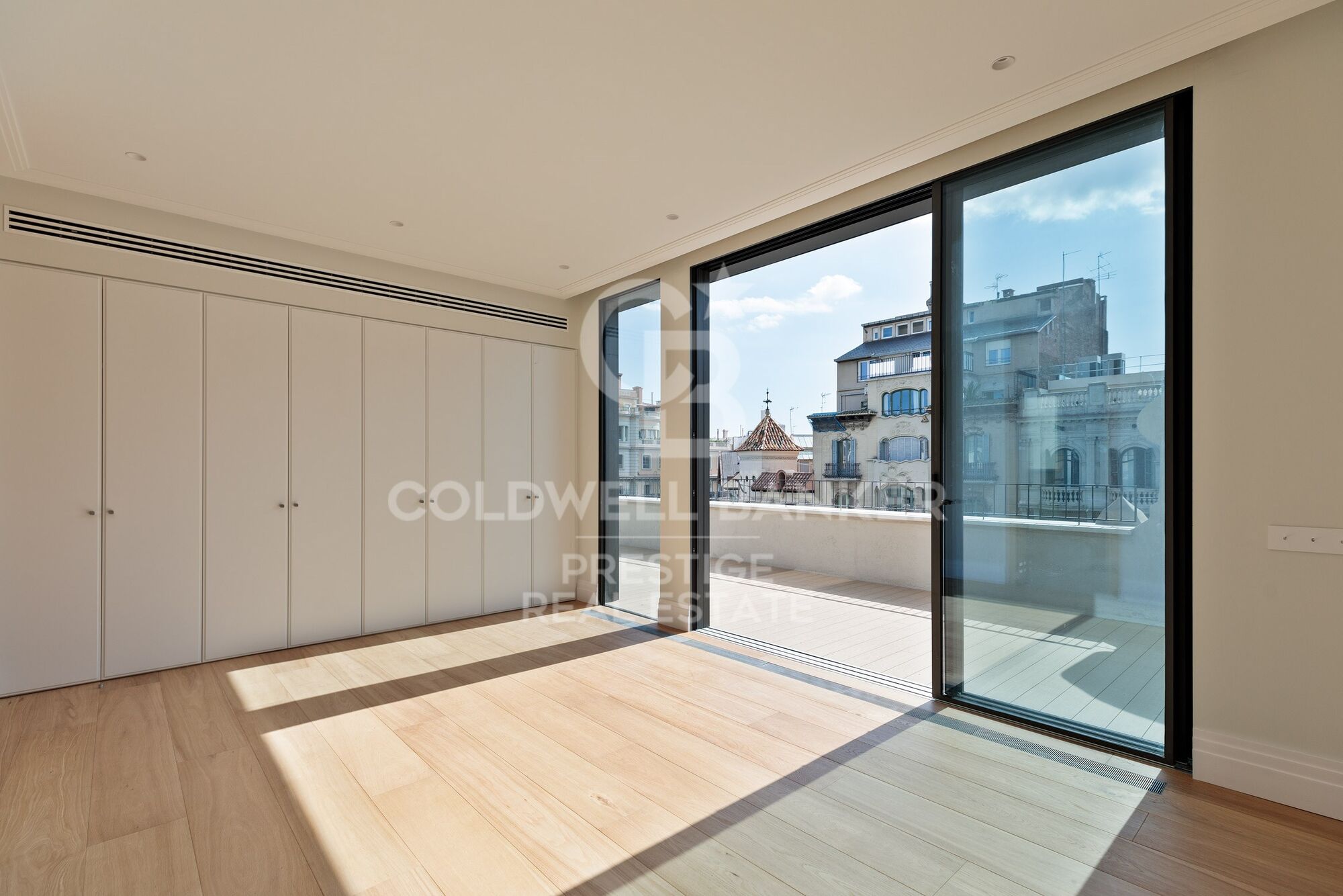 Luxury penthouse with terrace for sale in Barcelona