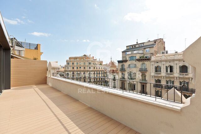 Luxury penthouse with terrace for sale in Barcelona