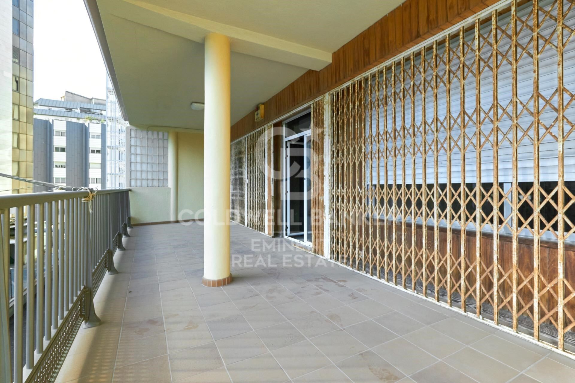 Flat 4 Bedrooms Sale Barcelona