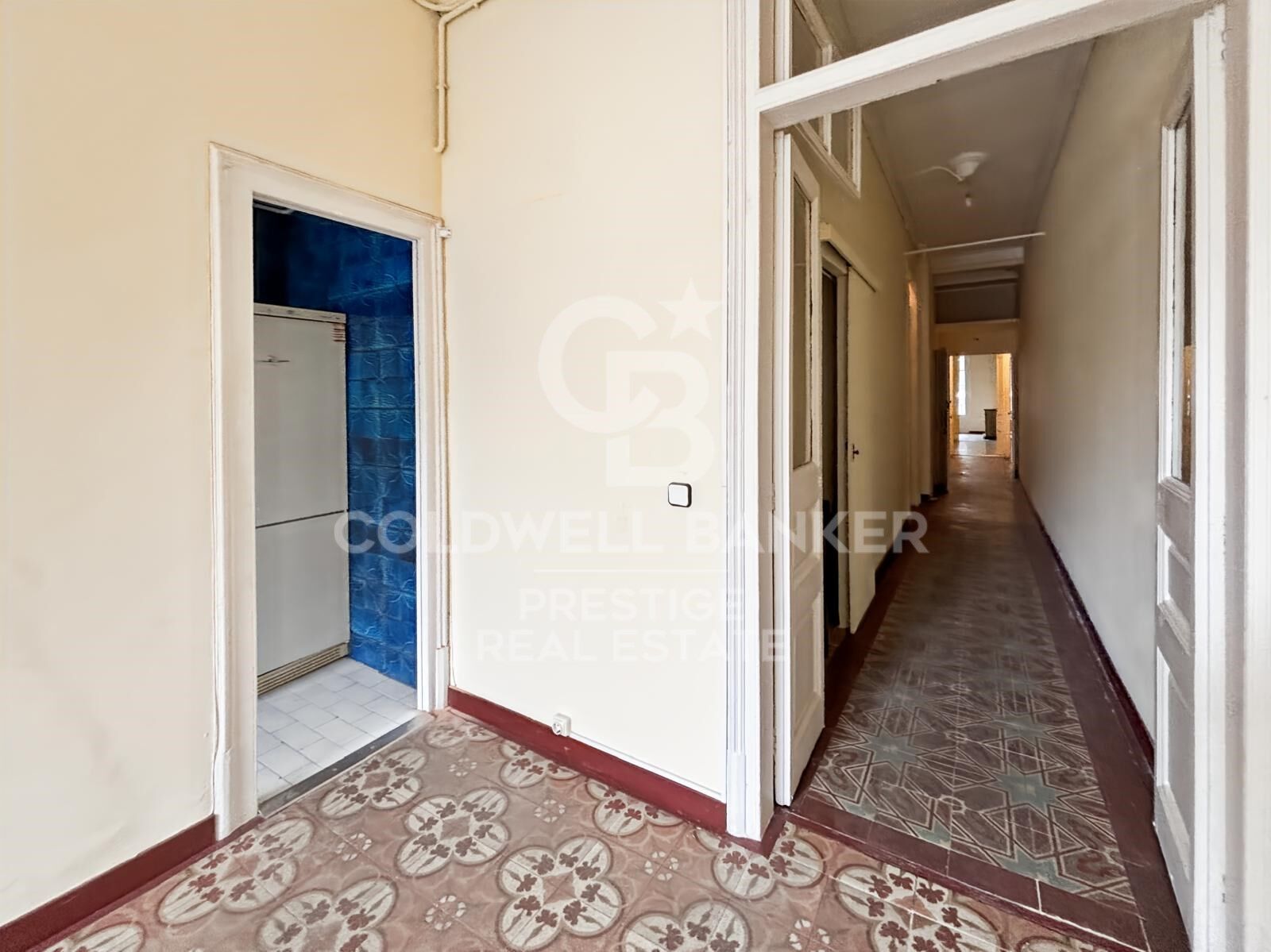 Appartement à rénover avec terrasse privée près de la Rambla Catalunya