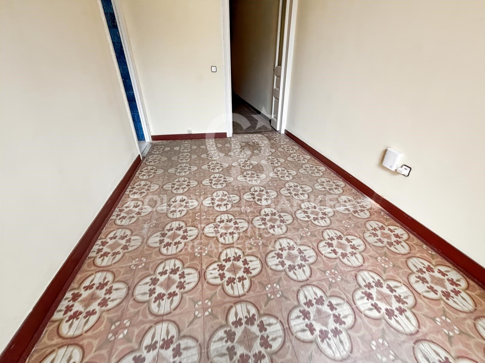 Piso a reformar con terraza privada cerca de Rambla Catalunya