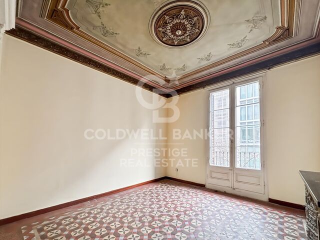 Wohnung zur Renovierung mit privater Terrasse nahe der Rambla Catalunya