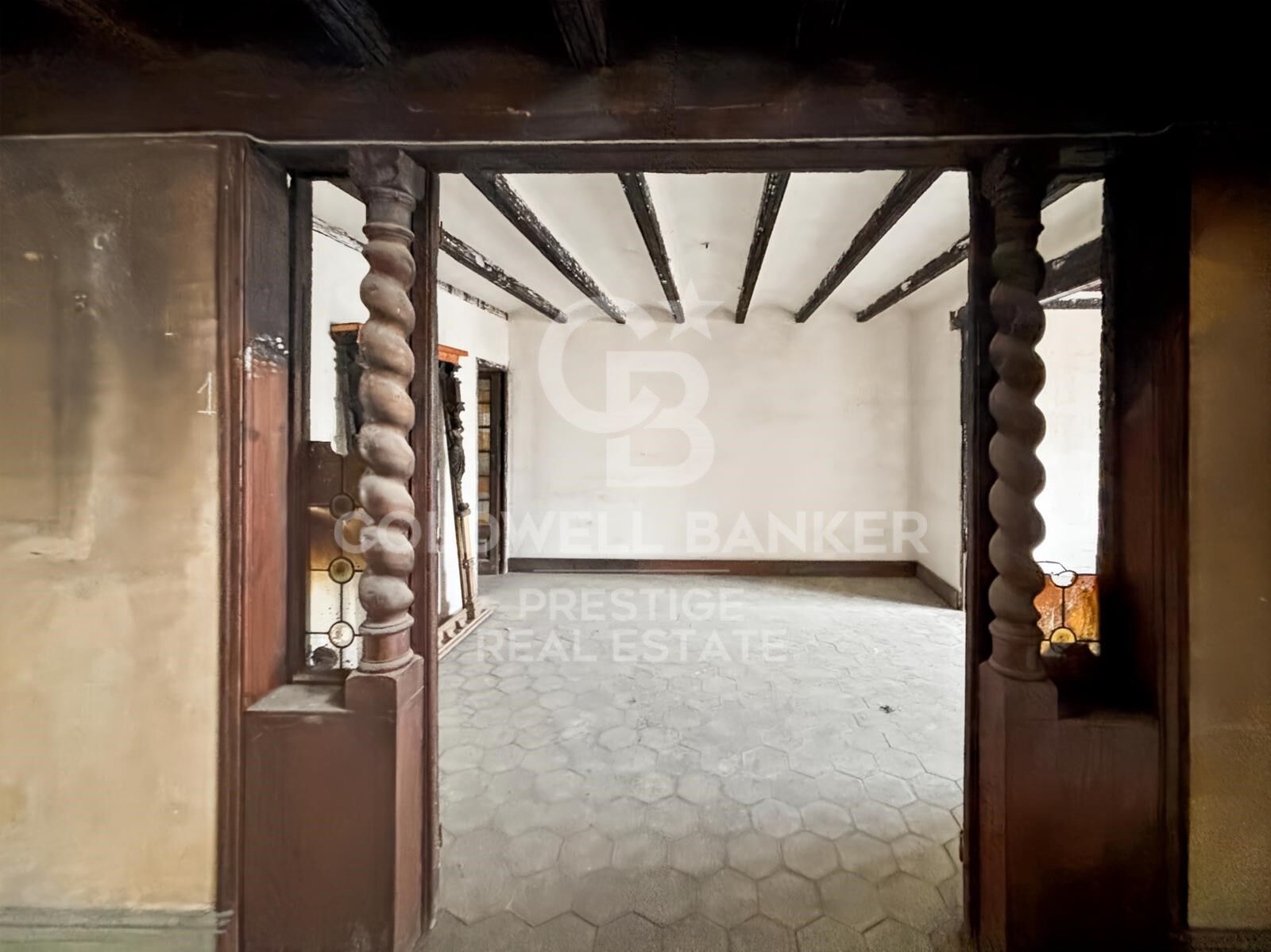 Penthouse duplex to renovate at the corner of Rambla Catalunya